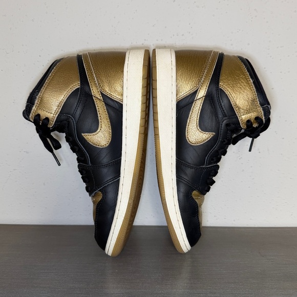 Nike Air Jordan 1 Retro High OG Black Metallic Gold GS 7Y Youth Teens Sneakers main image 0